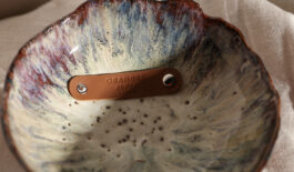 accroche cable en cuir