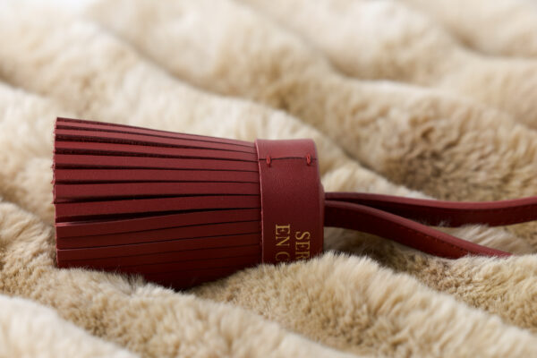 pompon hotel cuir simili