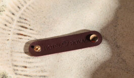 accroche cable en cuir